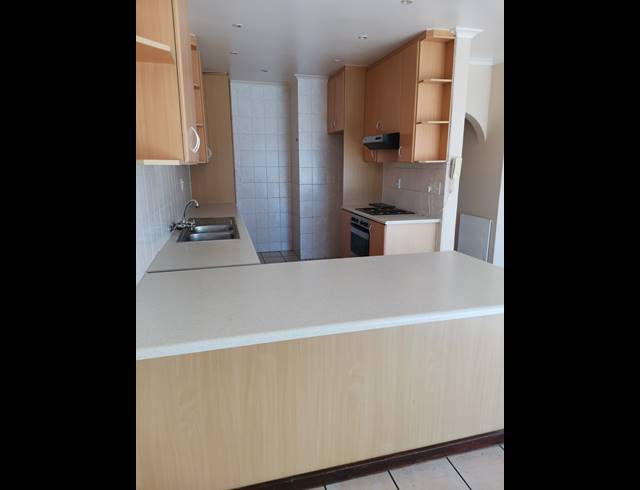 3 bed property to rent in TABLE VIEW